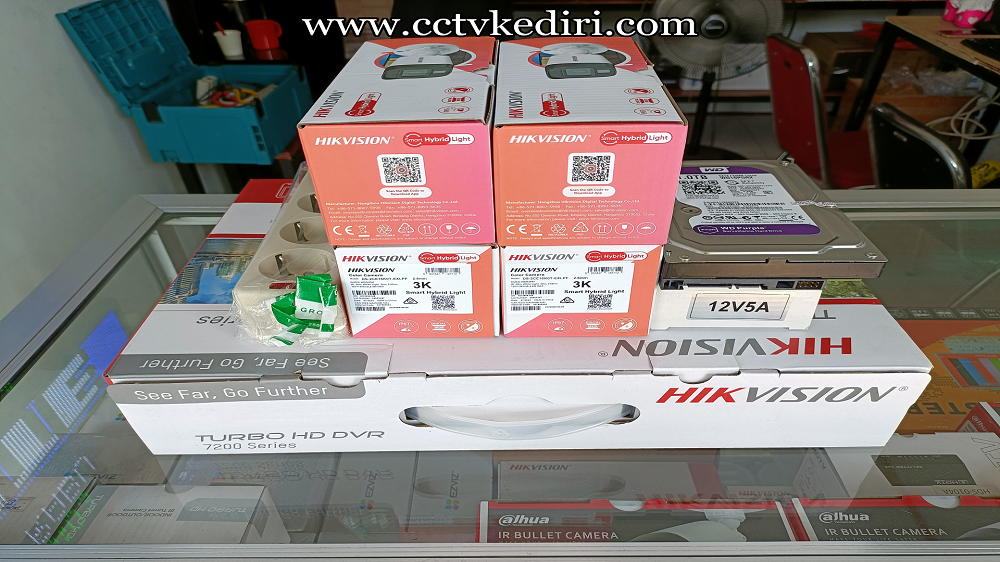 <p>Kamera CCTV dapat dijadikan sebagai alat keamanan yang bisa bekerja dengan sendirinya tanpa bantuan dari petugas, dengan adanya kamera disetiap kondisi dan situasi yang akan terjadi akan terekam dengan sendirinya melalui kamera dan kamera ini juga dapat menghasilkan rekaman yang akurat dengan begitu anda dan orang disekitar anda terasa aman.</p>